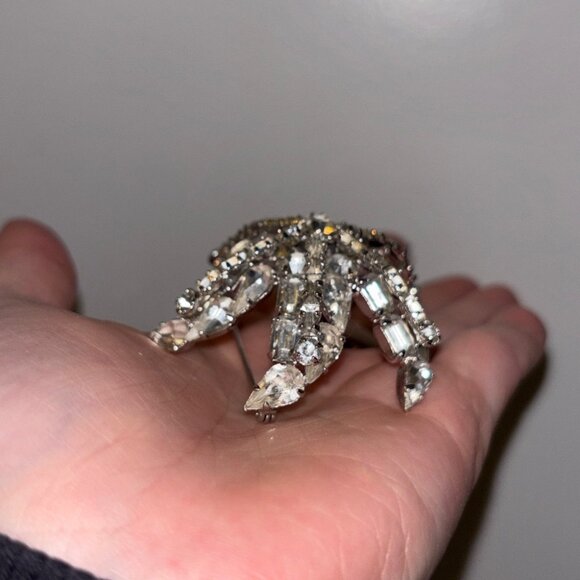 Beautiful Silver-tone Multi-Shaped Rhinestone Crystal Puffed 3D Starfish Brooch - Picture 2 of 6